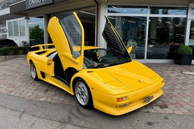 Lamborghini Diablo 1992 года — воплощение автомобиля с плаката 90-х