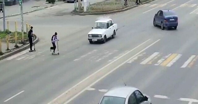 Самокатчик безоглядно рванул вперёд: в Волгограде пожилой водитель на  «Жигулях» сбил школьника