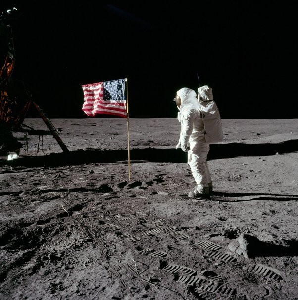 Сколько заплатили Нилу Армстронгу и Баззу Олдрину за полет на Луну