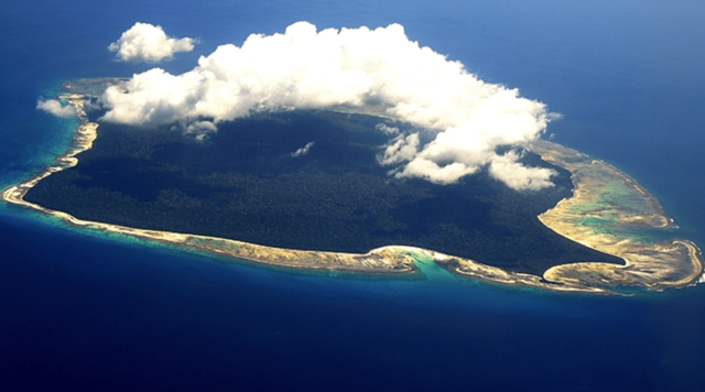 Запретный остров, на котором живет племя из каменного века