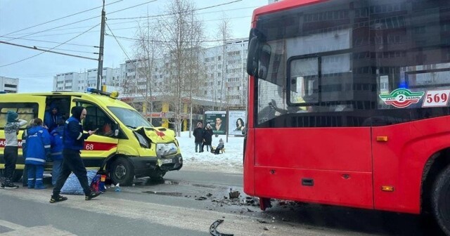 Авария дня. В Казани пожилая пациентка скорой помощи погибла во время ДТП