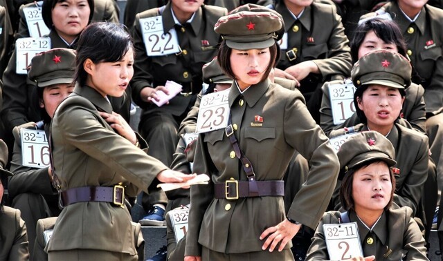 Секретная государственная бригада из 2000 женщин для обслуживания высших офицеров Северной Кореи