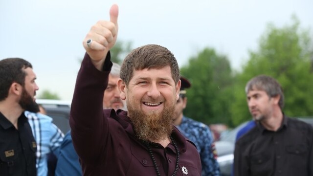 Парламент ЧР предложил наделить Рамзана Кадырова титулом "отец народа"