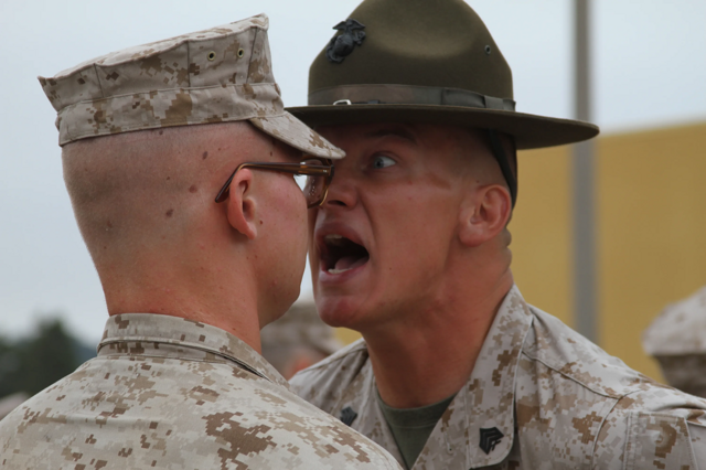 Почему сержанты в американской армии постоянно орут на новобранцев?