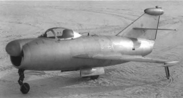 Экспериментальный пилотируемый самолёт-снаряд «К». Его подвешивали на Ту-4К