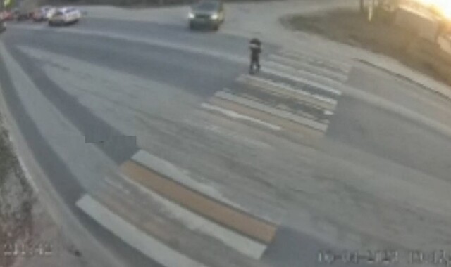 Водитель не заметил и раздавил ребёнка на пешеходном переходе