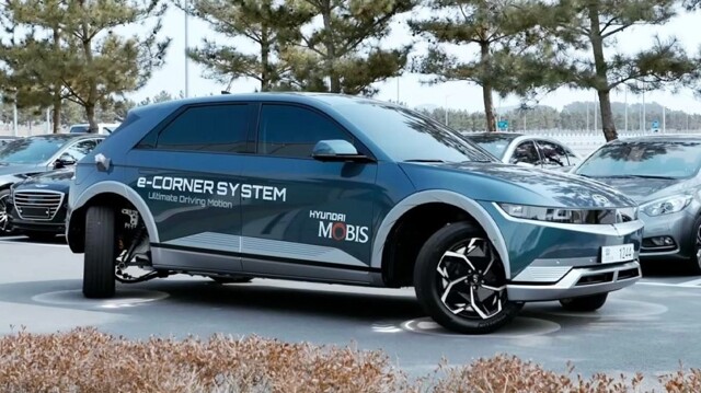 Hyundai продемонстрировала езду по диагонали и разворот на месте