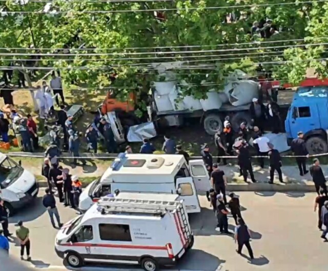 Перегруженный Камаз в Дагестане протаранил 8 машин