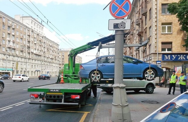 Депутат предложил запретить эвакуацию неправильно припаркованных автомобилей, т.к. сам так паркуется