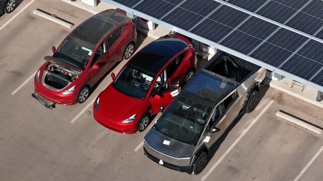 Tesla Cybertruck заметили на парковке в Техасе