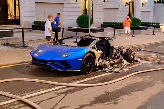 Водитель сгоревшей в Москве Lamborghini просит вернуть ему деньги