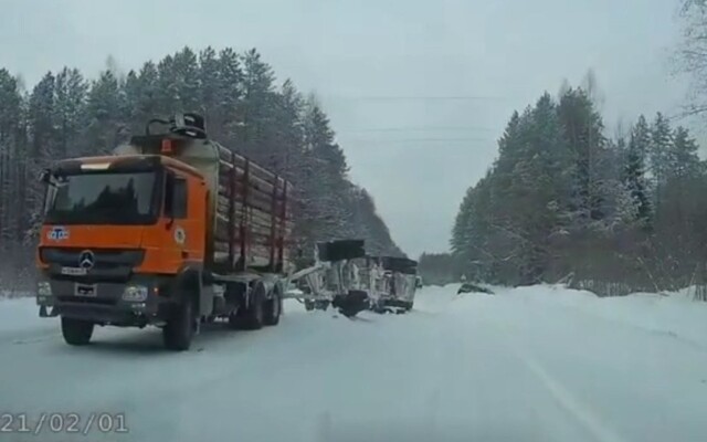 Занос гружёного лесовоза