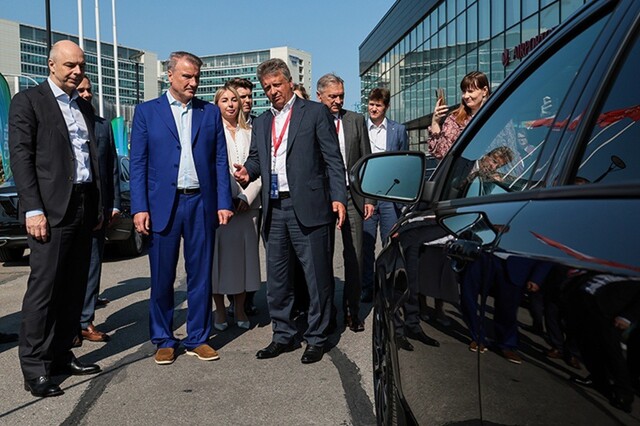 Минпромторг разрешил закупку почти всех автомобилей российского производства для чиновников
