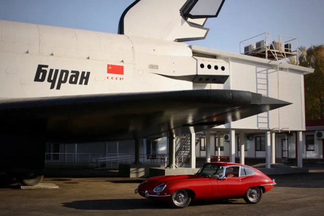 В Москве выставили на продажу Jaguar E-Type 1962 года