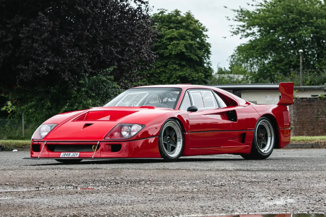 Единственную в своём роде Ferrari F40 с мотором V12 выставят на аукцион