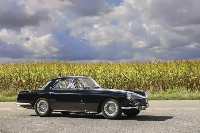 Анджелина Джоли выставит на продажу свой Ferrari 1958 года выпуска