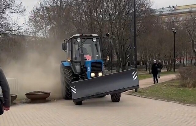 Трактор катится, деньги тратятся