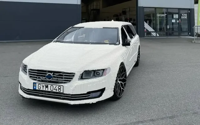 Из конструктора LEGO построили полноразмерную Volvo V70, которая может ездить