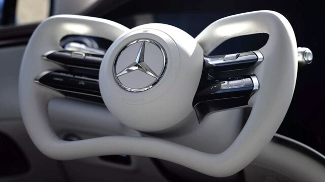Новые автомобили Mercedes-Benz получат штурвал вместо круглого руля