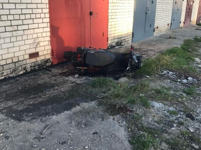 Убил себя об стену