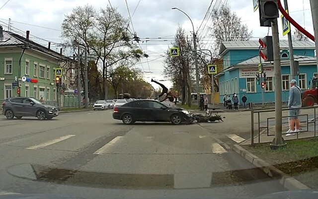 Зря она на мотоцикл села
