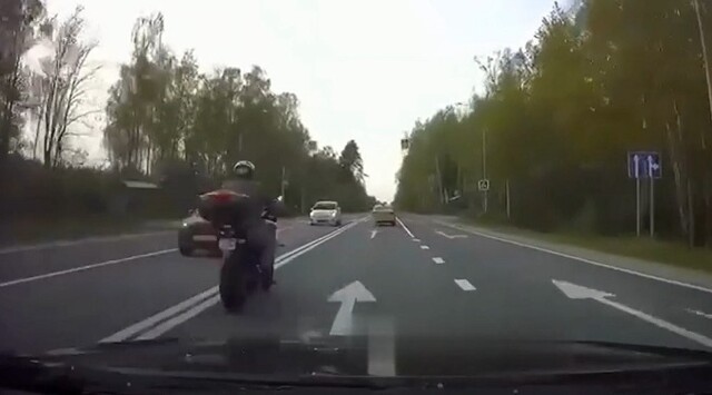"Он умер? - да нет"