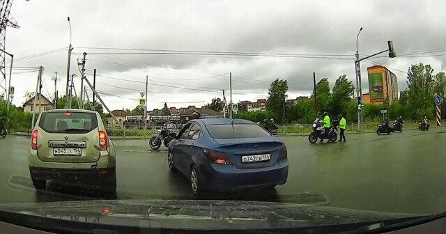 Без ДТП. Мотоциклисты самовольно перекрыли дорогу