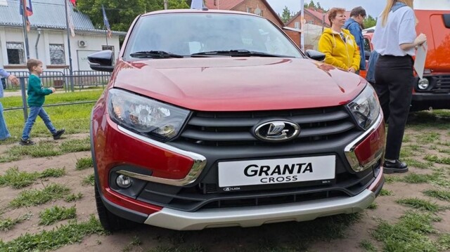 Lada Granta Active Cross показали вживую