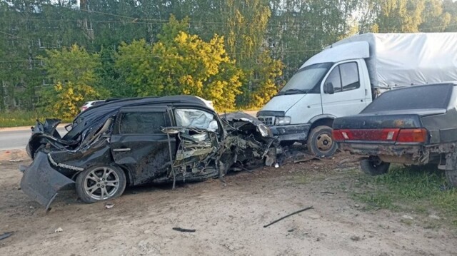 Сбил 2 столба и раскидал пассажиров