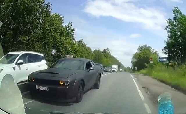 Так вот и устраивают страшные лобовые аварии