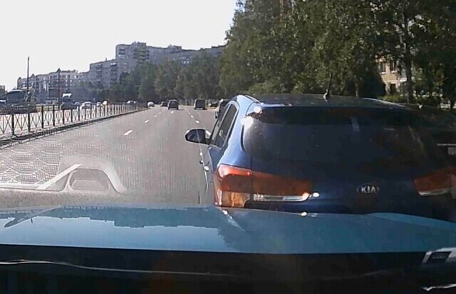 Он мог легко избежать ДТП, но предпочёл увидеть наше обсуждение