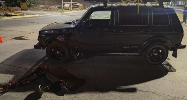 Очень болезненная встреча электросамокатчика с Нивой