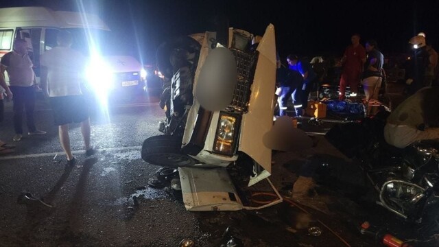 Удар был такой силы, что перевернуло автомобиль