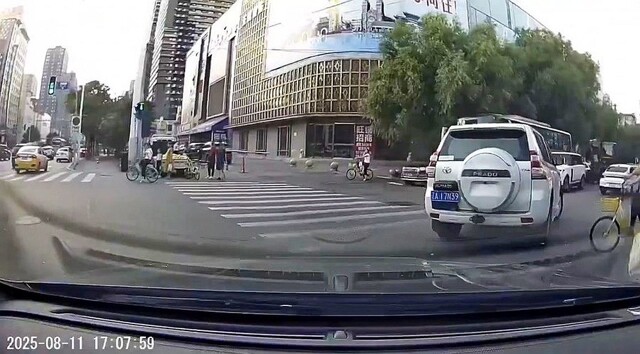 Жесть из Китая. Посмотрел без должного уважения?