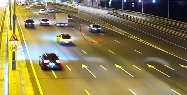 Прилёт в "незаметное" препятствие на МКАДе