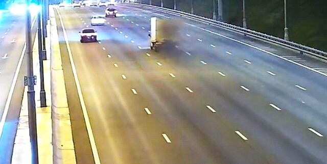 Да как? Очередная авария на полупустом МКАДе