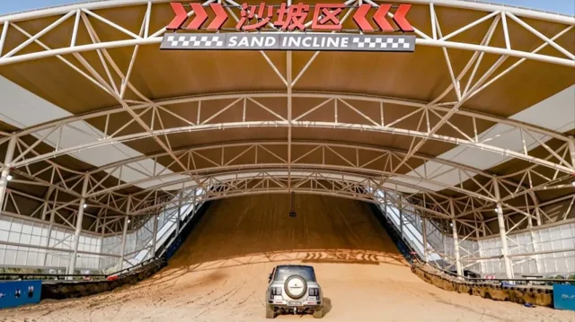 Для всех желающих BYD открыл в Китае внедорожный полигон с бродом, дюнами и гоночным треком