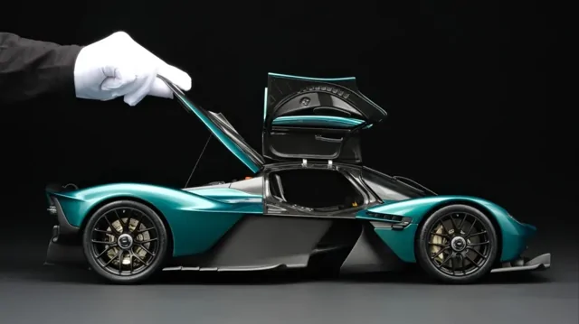 56-сантиметровый Aston Martin Valkyrie оценили как настоящий автомобиль