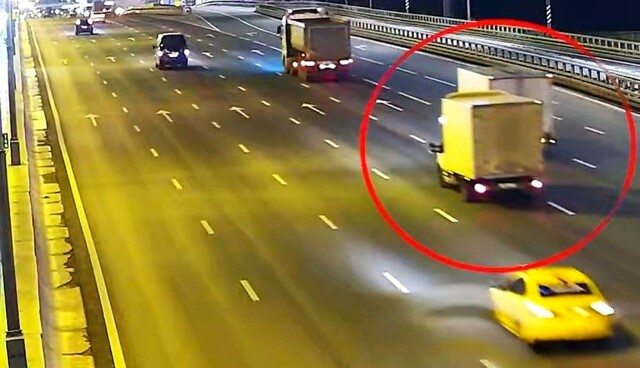 МКАД. Очередной "слепой" водитель