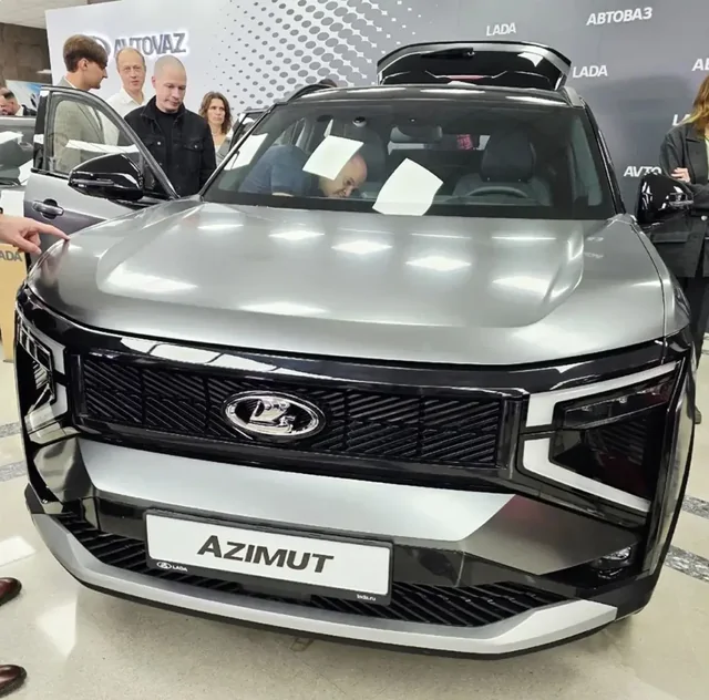 АвтоВАЗ показал кроссовер Lada Azimut с зелёным салоном