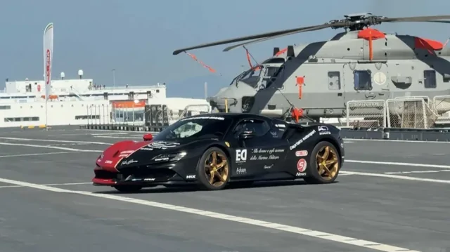 Итальянец на суперкаре установил рекорд скорости на палубе корабля