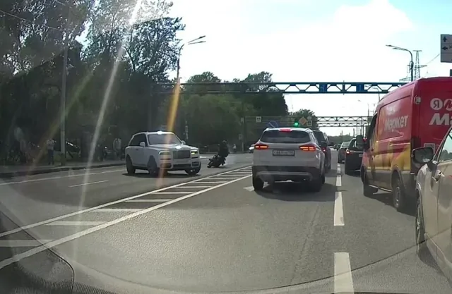 Водитель Rolls-Royce проехавший по мотоциклисту избежал уголовного дела и был освобождён