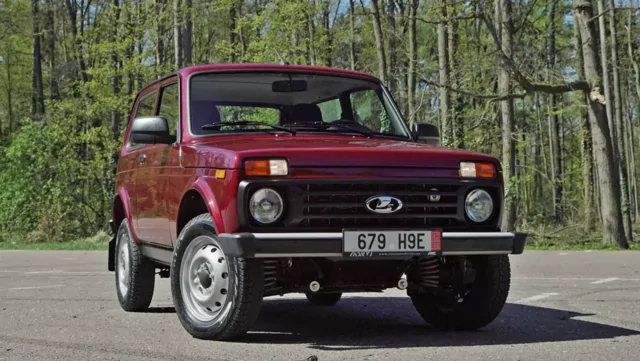 Чехия официально возобновила продажи LADA Niva Цена российского внедорожника ≈ 1,7 млн рублей.