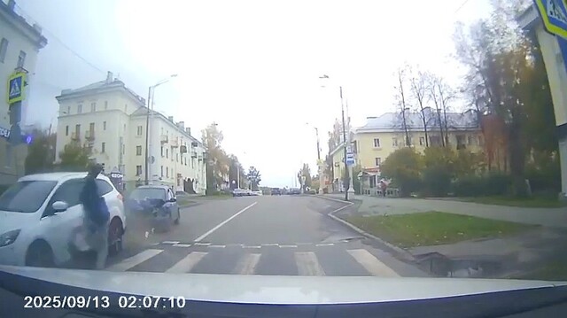 Подбил автомобиль и сбил пешехода