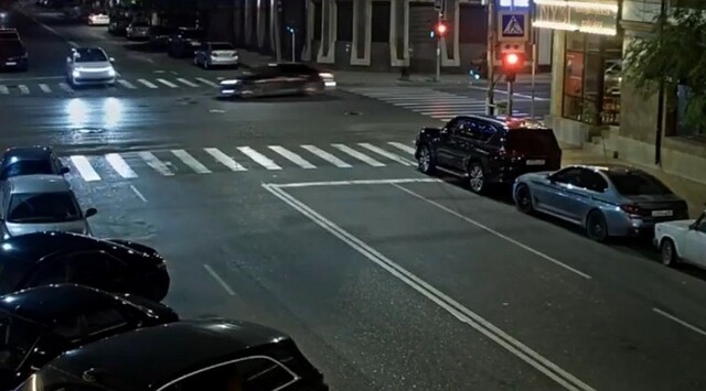 Моргание фарами преимущество не предоставило