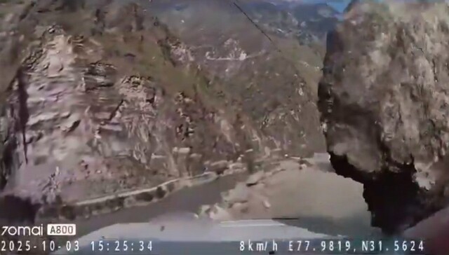 Камушек с горы прилетел