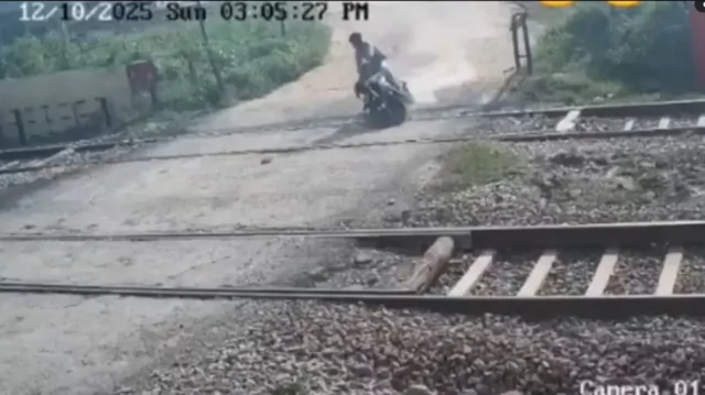 Как Кумар от поезда убегал 