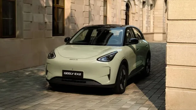 Дешевле Лады Искры - в Белоруссии начались продажи электрокара Geely EX2