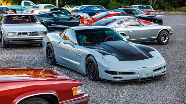 Американец десятилетиями приобретал машину за машиной, собрав в итоге разномастную коллекцию числом приблизительно 1300 экземпляров