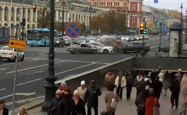 Мощный "штраф" за проезд на красный